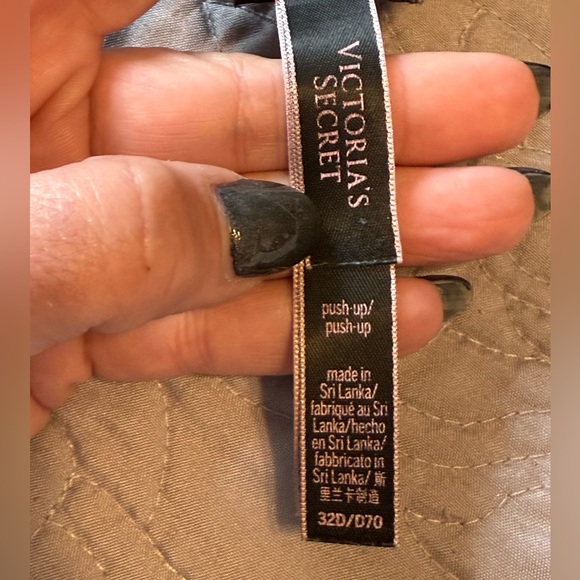 4 for $32 Victoria's Secret 32-D Black and Pink Snake Print Bra - Picture 3 of 9